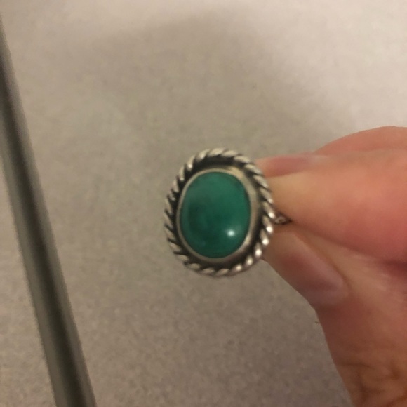 Genuine malachite and sterling silver ring - size 6.5-7.5 - Picture 3 of 4